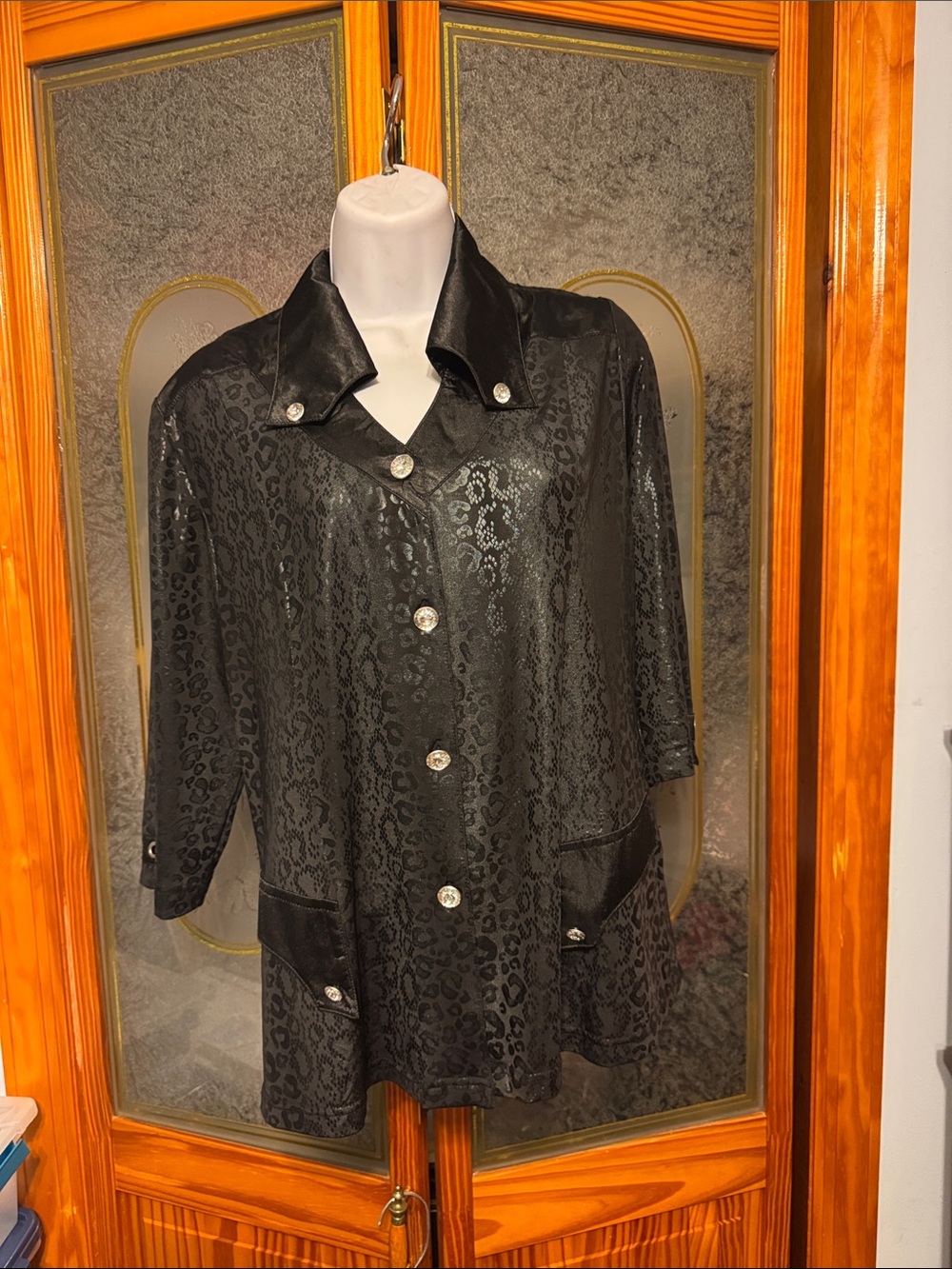 Women’s Black Satin-Collar Leopard-Print Button Jacket